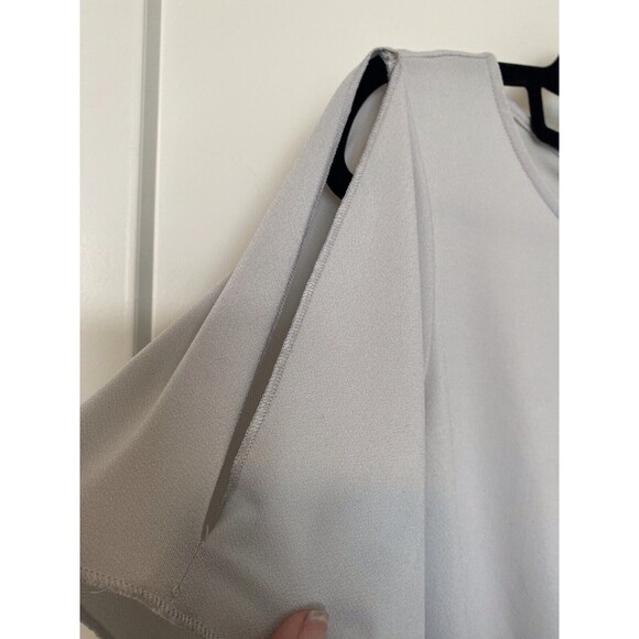 Tahari Cold Shoulder Lightweight Gray Top Womens Small Short  Sleeve - Picture 7 of 8